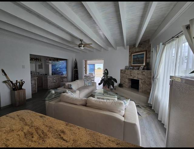 4 BEDROOM HOUSE FOR SALE IN OUTENIQUA STRAND